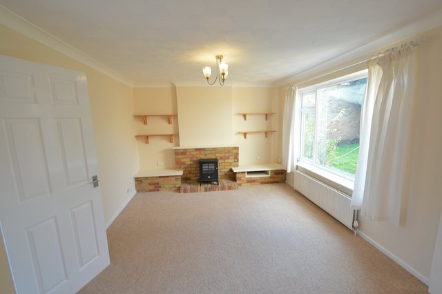  Image of 3 bedroom Semi-Detached house to rent in Solent Close Chandler