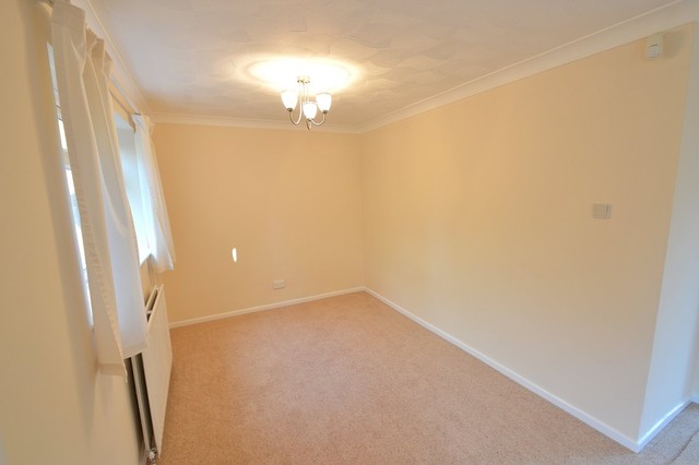  Image of 3 bedroom Semi-Detached house to rent in Solent Close Chandler