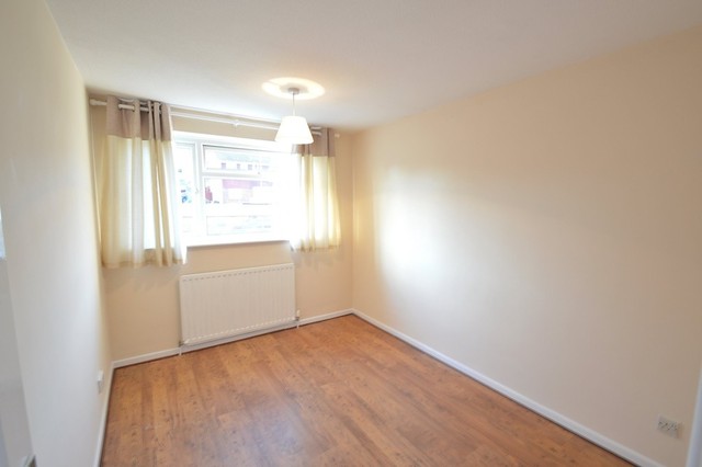  Image of 3 bedroom Semi-Detached house to rent in Solent Close Chandler