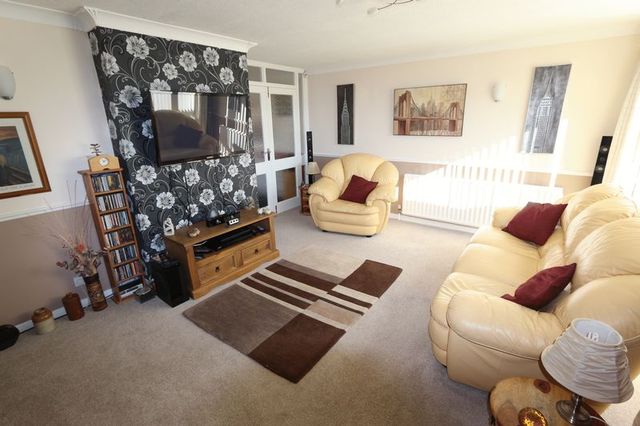  Image of 3 bedroom Semi-Detached house for sale in Sonning Way Glen Parva Leicester LE2 at Sonning Way Glen Parva Leicester, LE2 9RU