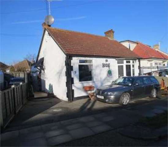 Image of 2 bedroom Detached house for sale in South Crescent Southend-on-Sea SS2 at South crescent Southend on sea Prittlewell, SS2 6TA