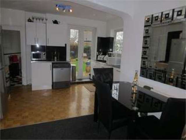  Image of 2 bedroom Detached house for sale in South Crescent Southend-on-Sea SS2 at South crescent Southend on sea Prittlewell, SS2 6TA
