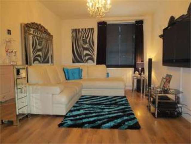  Image of 2 bedroom Detached house for sale in South Crescent Southend-on-Sea SS2 at South crescent Southend on sea Prittlewell, SS2 6TA
