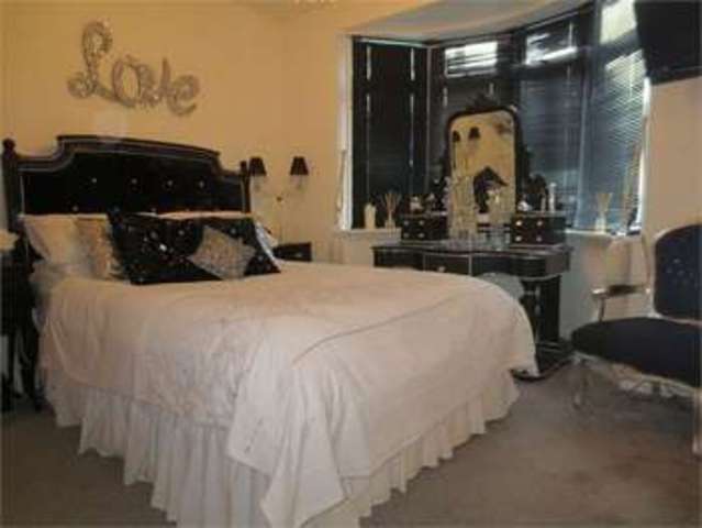  Image of 2 bedroom Detached house for sale in South Crescent Southend-on-Sea SS2 at South crescent Southend on sea Prittlewell, SS2 6TA