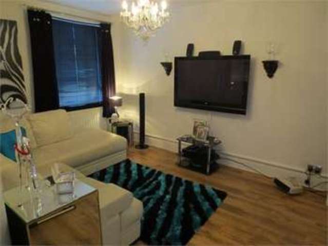  Image of 2 bedroom Detached house for sale in South Crescent Southend-on-Sea SS2 at South crescent Southend on sea Prittlewell, SS2 6TA