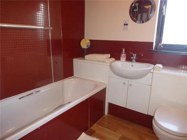  Image of 2 bedroom Flat to rent in South Elixa Place Edinburgh EH8 at Willowbrae Edinburgh Edinburgh, EH8 7PG