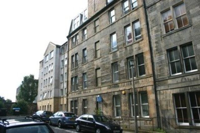  Image of 3 bedroom Flat to rent in South Oxford Street Edinburgh EH8 at Newington Edinburgh Edinburgh, EH8 9QF