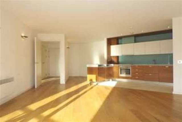  Image of 1 bedroom Flat to rent in High Road London E18 at London, E18 2JT