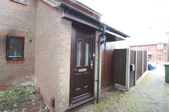  Image of 1 bedroom Flat to rent in Grove Place Southampton SO19 at Grove Place  Southampton, SO19 9QY
