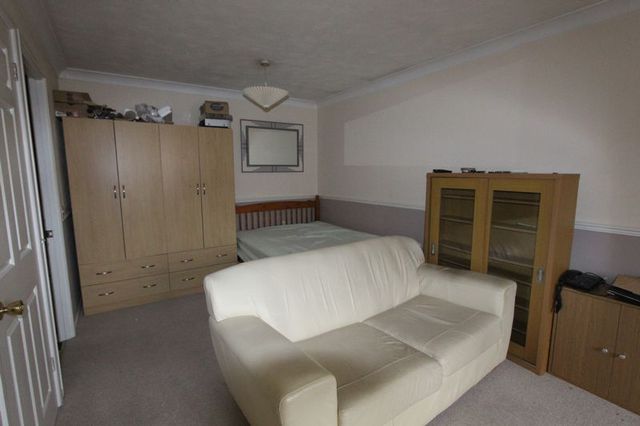  Image of 1 bedroom Flat to rent in Grove Place Southampton SO19 at Grove Place  Southampton, SO19 9QY