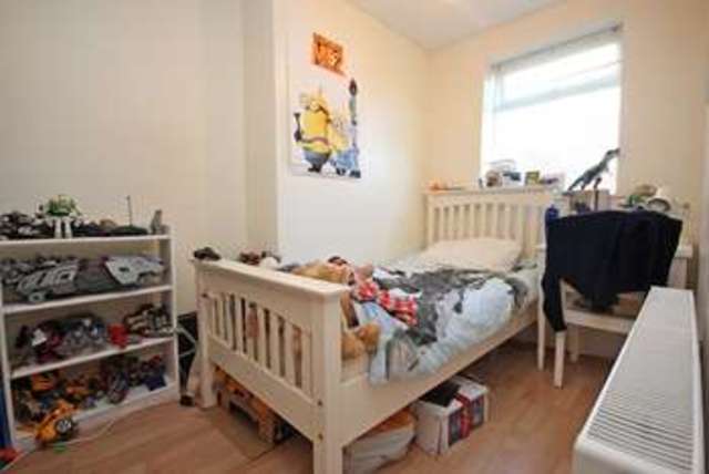  Image of 2 bedroom Flat for sale in Southbourne Overcliff Drive Southbourne Bournemouth BH6 at Southbourne Overcliff Dr Southbourne Bournemouth, BH6 3NN