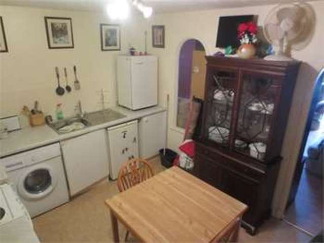  Image of 2 bedroom Apartment for sale in Marks Court Southend-on-Sea SS1 at Southchurch Avenue Southend on sea Southend-on-Sea, SS1 2RQ