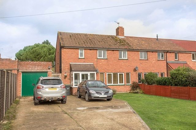  Image of 3 bedroom Terraced house for sale in Southleigh Road Emsworth PO10 at Southleigh Road  Emsworth, PO10 7TF