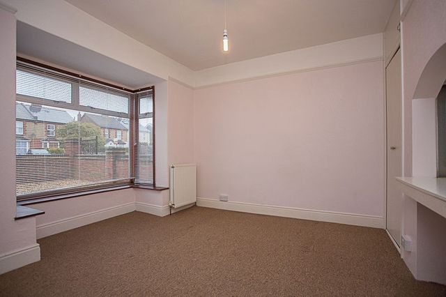  Image of 4 bedroom Detached house for sale in Southleigh Road Emsworth PO10 at Southleigh Road  Emsworth, PO10 7TA