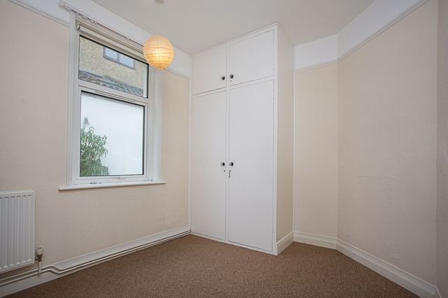  Image of 4 bedroom Detached house for sale in Southleigh Road Emsworth PO10 at Southleigh Road  Emsworth, PO10 7TA