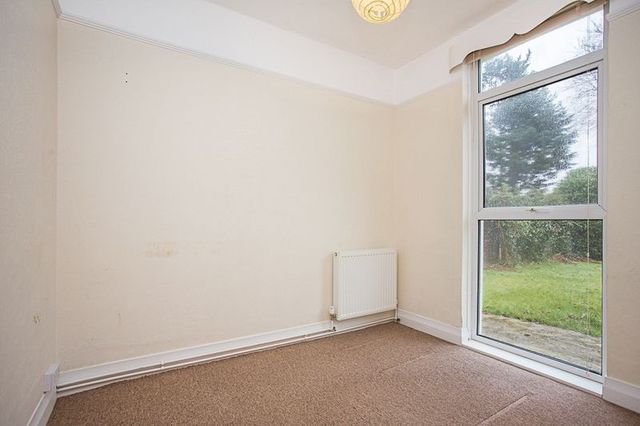  Image of 4 bedroom Detached house for sale in Southleigh Road Emsworth PO10 at Southleigh Road  Emsworth, PO10 7TA