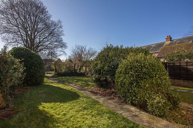  Image of 4 bedroom Detached house for sale in Southleigh Road Emsworth PO10 at Southleigh Road  Emsworth, PO10 7TA