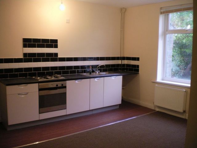  Image of 1 bedroom Flat to rent in Spaines Road Huddersfield HD2 at Spaines Road  Huddersfield, HD2 2SF