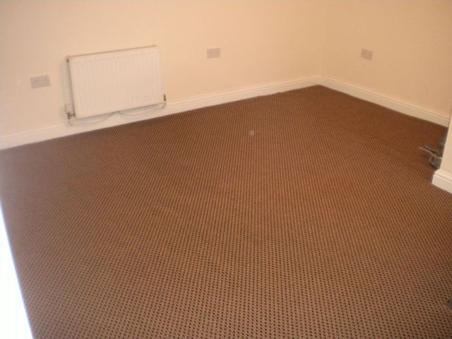  Image of 1 bedroom Flat to rent in Spaines Road Huddersfield HD2 at Spaines Road  Huddersfield, HD2 2SF