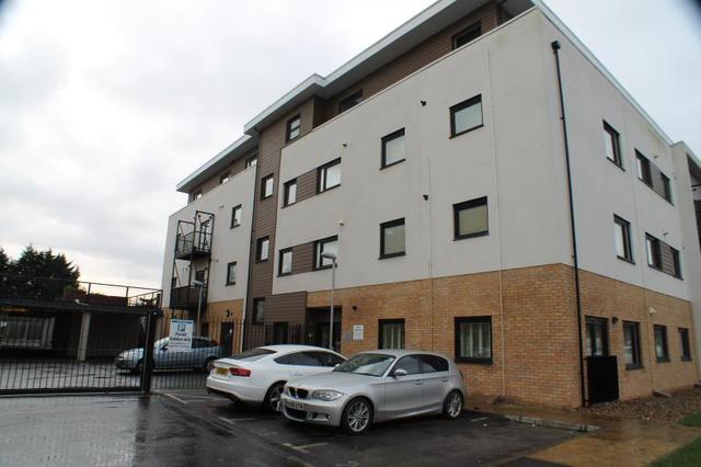  Image of 1 bedroom Flat Share to rent in Spring Gardens Romford RM7 at Spring Gardens  Rush Green, RM7 9BN