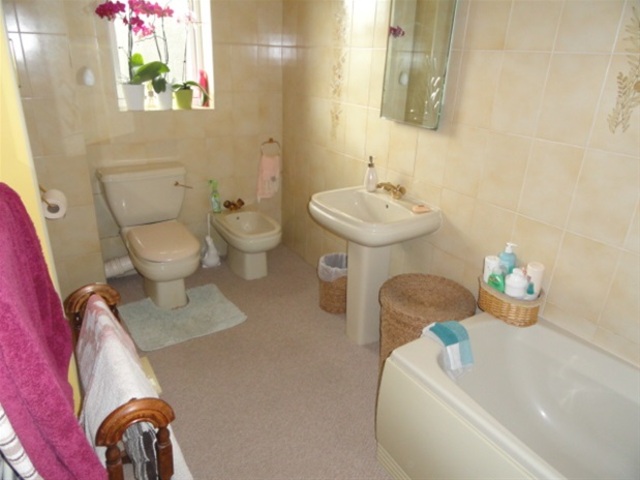  Image of 2 bedroom Flat for sale in Haworth Road Allerton Bradford BD15 at Sandy Lane, BD15 9LL