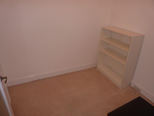  Image of 1 bedroom Flat to rent in Springvalley Terrace Edinburgh EH10 at Morningside Edinburgh Edinburgh, EH10 4QA