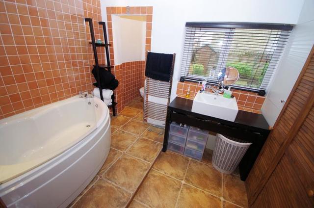  Image of 1 bedroom Flat to rent in Squires Lane London N3 at London, N3 2AA