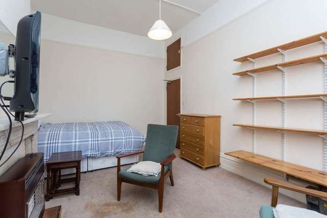  Image of Studio flat to rent in St. Anns Villas London W11 at St Anns Villas Holland Park London, W11 4RS