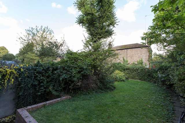  Image of Studio flat to rent in St. Anns Villas London W11 at St Anns Villas Holland Park London, W11 4RS