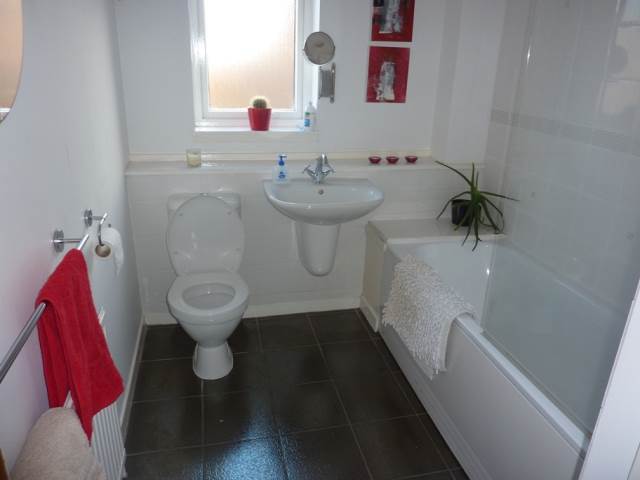  Image of 2 bedroom Flat to rent in St. Clair Road Edinburgh EH6 at Easter Road Edinburgh Edinburgh, EH6 8JY