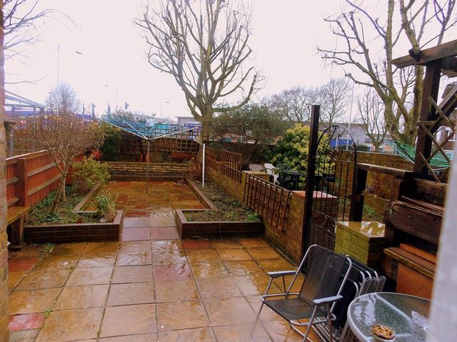  Image of 5 bedroom Terraced house to rent in St. Clement Close Cowley Uxbridge UB8 at St Clement Close  Uxbridge, UB8 3SS