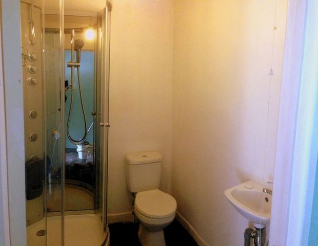  Image of 5 bedroom Terraced house to rent in St. Clement Close Cowley Uxbridge UB8 at St Clement Close  Uxbridge, UB8 3SS