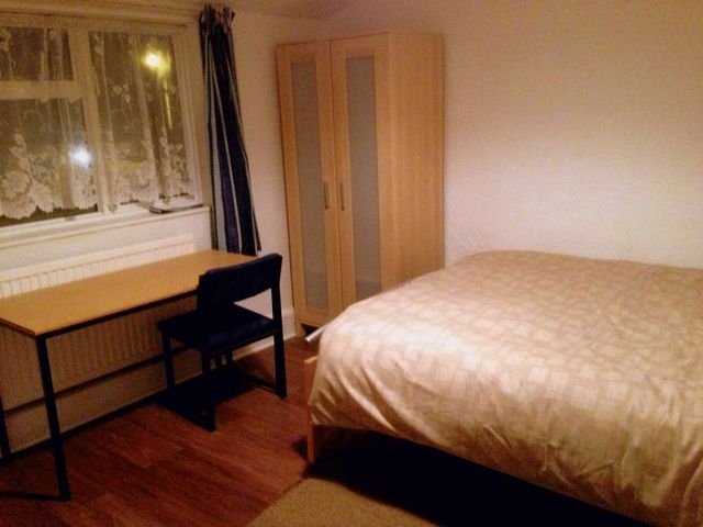  Image of 5 bedroom Terraced house to rent in St. Clement Close Cowley Uxbridge UB8 at St Clement Close  Uxbridge, UB8 3SS