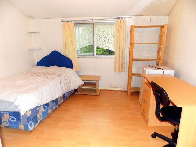  Image of 5 bedroom Terraced house to rent in St. Clement Close Cowley Uxbridge UB8 at St Clement Close  Uxbridge, UB8 3SS