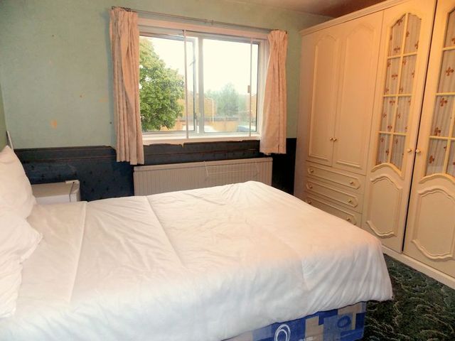 Image of 5 bedroom Terraced house to rent in St. Clement Close Cowley Uxbridge UB8 at St Clement Close  Uxbridge, UB8 3SS