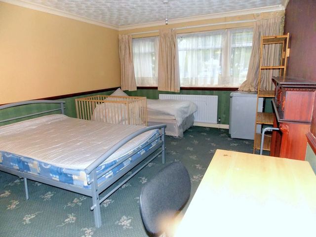  Image of 5 bedroom Terraced house to rent in St. Clement Close Cowley Uxbridge UB8 at St Clement Close  Uxbridge, UB8 3SS