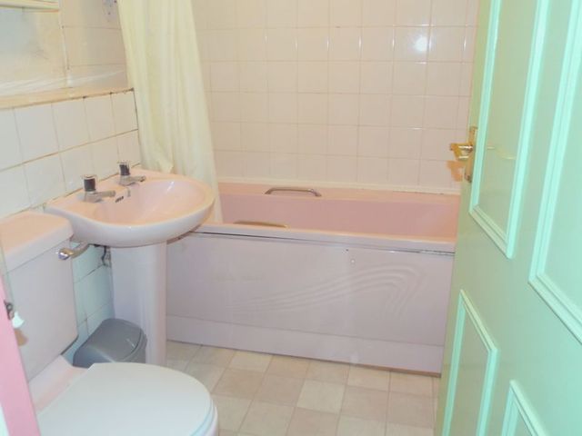  Image of 1 bedroom Property to rent in St. Clement Close Cowley Uxbridge UB8 at St Clement Close  Uxbridge, UB8 3SS