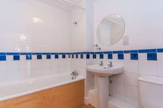  Image of 3 bedroom Flat for sale in St. Davids Square London E14 at Canary Wharf, E14 3WA