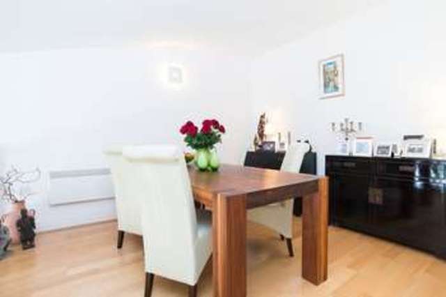  Image of 2 bedroom Flat for sale in St. Davids Square London E14 at Docklands, E14 3WG