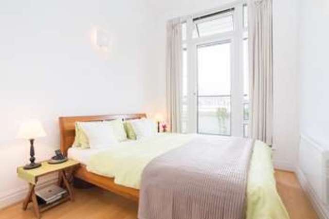  Image of 2 bedroom Flat for sale in St. Davids Square London E14 at Docklands, E14 3WG