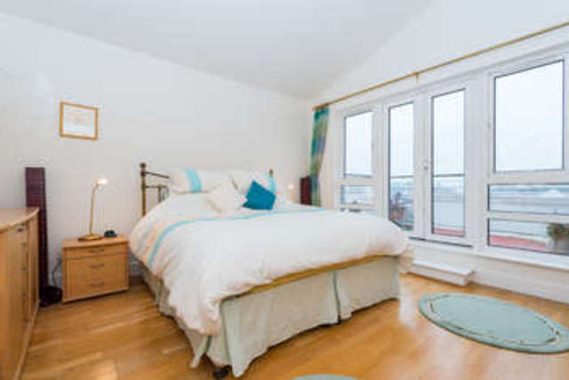  Image of 3 bedroom Flat for sale in St. Davids Square London E14 at Docklands, E14 3WB