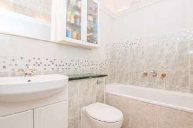  Image of 3 bedroom Flat for sale in St. Davids Square London E14 at Docklands, E14 3WB