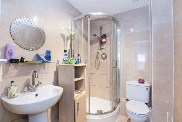  Image of 2 bedroom Flat for sale in St. Davids Square London E14 at Docklands, E14 3WD