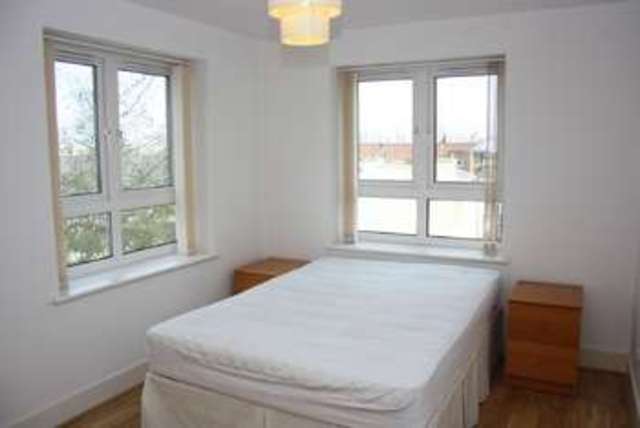  Image of 2 bedroom Flat to rent in St. Davids Square London E14 at Docklands, E14 3WQ