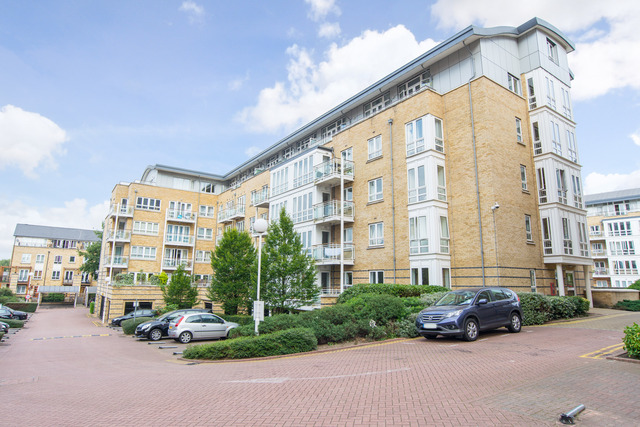  Image of 2 bedroom Flat for sale in St. Davids Square London E14 at London, E14 3WG