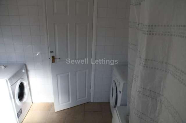  Image of 4 bedroom Detached house to rent in St. Edwards Road Earley Reading RG6 at St Edwards Road  Reading, RG6 1NL