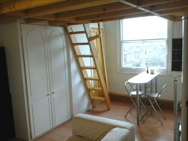 Image of Apartment to rent in St. Helens Gardens London W10 at St Helens Gardens Ladbroke Grove London, W10 6LL