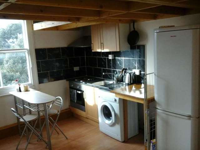  Image of Apartment to rent in St. Helens Gardens London W10 at St Helens Gardens Ladbroke Grove London, W10 6LL