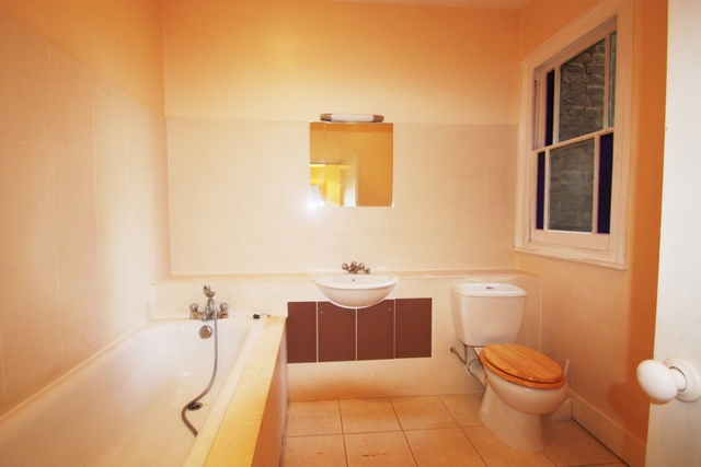  Image of 2 bedroom Flat to rent in St. John