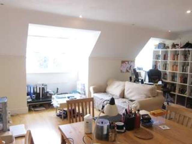  Image of 1 bedroom Flat to rent in Victoria Mews St. Judes Road Englefield Green Egham TW20 at St Judes Road  Englefield Green, TW20 0BF